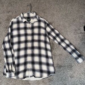 AE dress shirts/flannel. Husband is 6’2 and weighs 170. Good condition